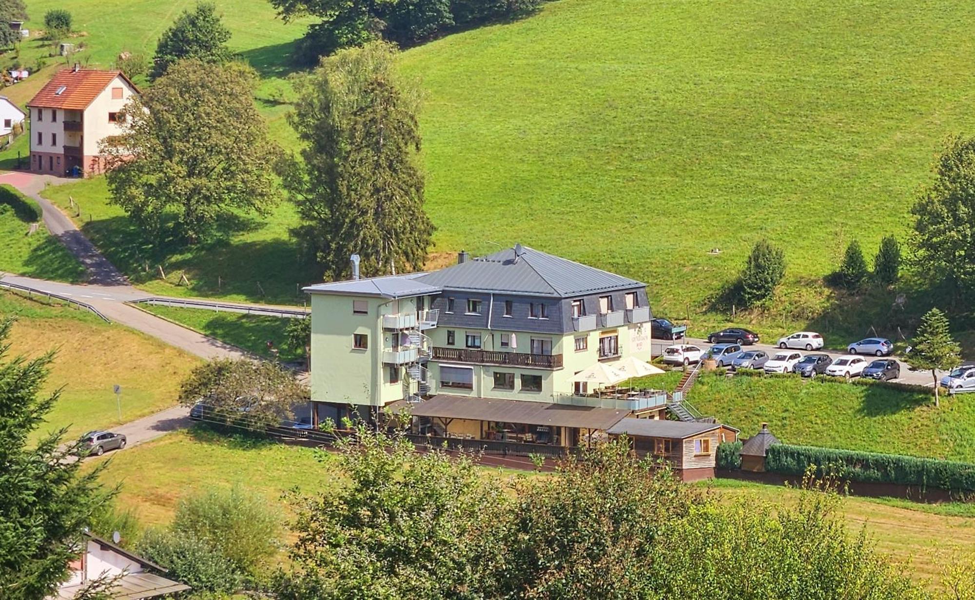 Hotel Gruener Baum Mit Restaurant & Wellness Oberzent Buitenkant foto